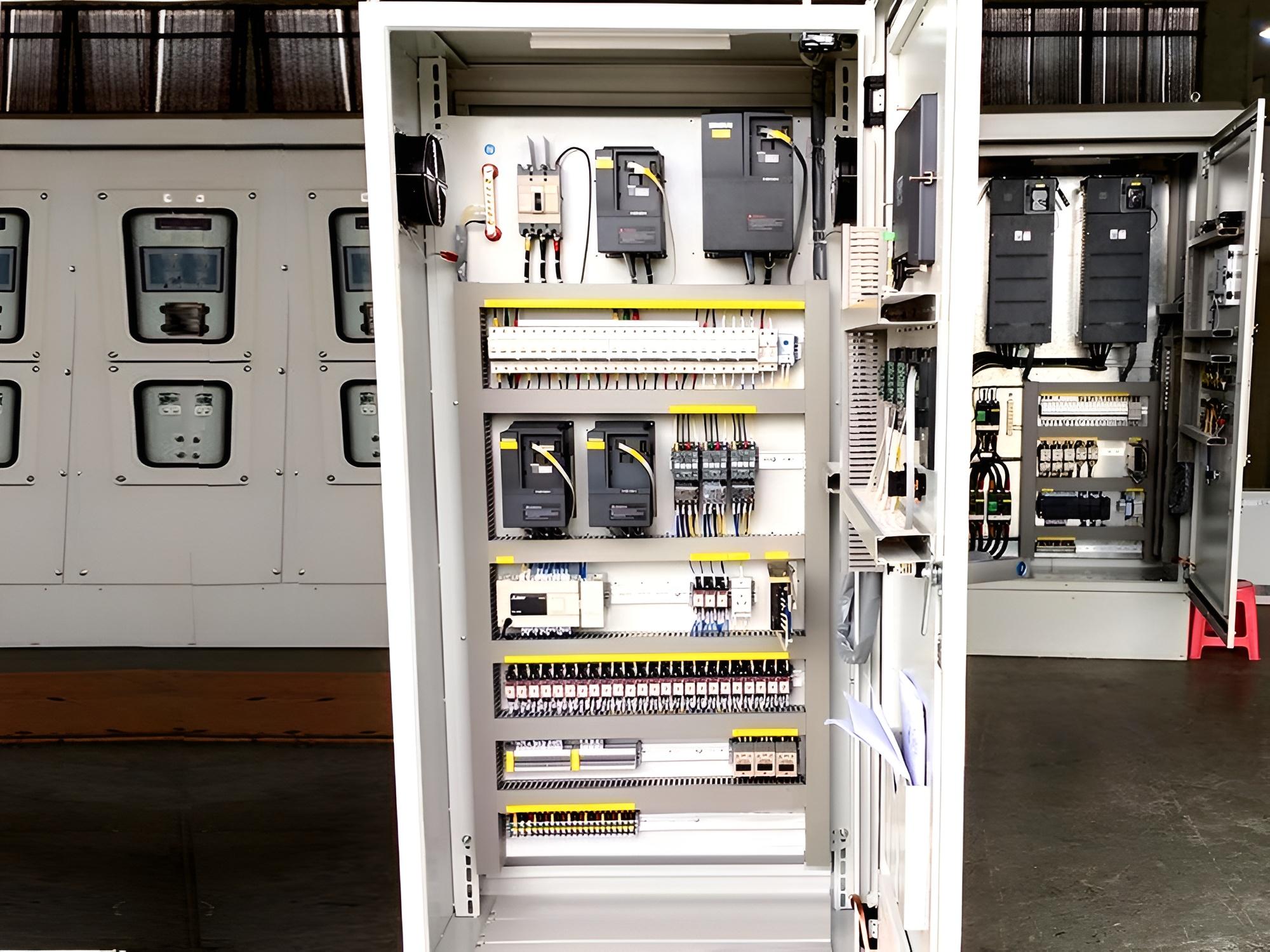 西林SD100變頻器柜